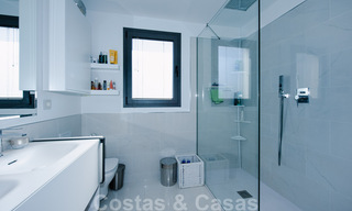 Listo para entrar a vivir, espacioso ático moderno de diseño en venta en un complejo de lujo en Marbella - Estepona 36965 
