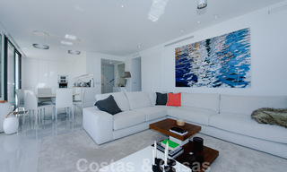 Listo para entrar a vivir, espacioso ático moderno de diseño en venta en un complejo de lujo en Marbella - Estepona 36982 