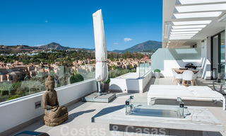 Listo para entrar a vivir, espacioso ático moderno de diseño en venta en un complejo de lujo en Marbella - Estepona 36989 