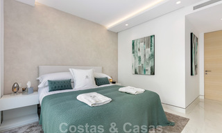 Elegante y moderno apartamento de lujo en primera línea de playa en venta en Emare, en la Nueva Milla de Oro, entre Marbella y Estepona 36938 