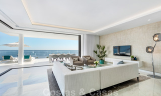 Elegante y moderno apartamento de lujo en primera línea de playa en venta en Emare, en la Nueva Milla de Oro, entre Marbella y Estepona 36947 