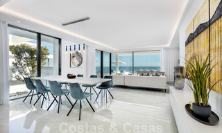 Elegante y moderno apartamento de lujo en primera línea de playa en venta en Emare, en la Nueva Milla de Oro, entre Marbella y Estepona 36951 