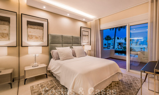 Ático contemporáneo y renovado en primera línea de playa en venta con 4 dormitorios e impresionantes vistas al mar en la Nueva Milla de Oro entre Marbella y Estepona 36894 