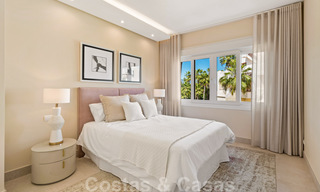 Ático contemporáneo y renovado en primera línea de playa en venta con 4 dormitorios e impresionantes vistas al mar en la Nueva Milla de Oro entre Marbella y Estepona 36905 