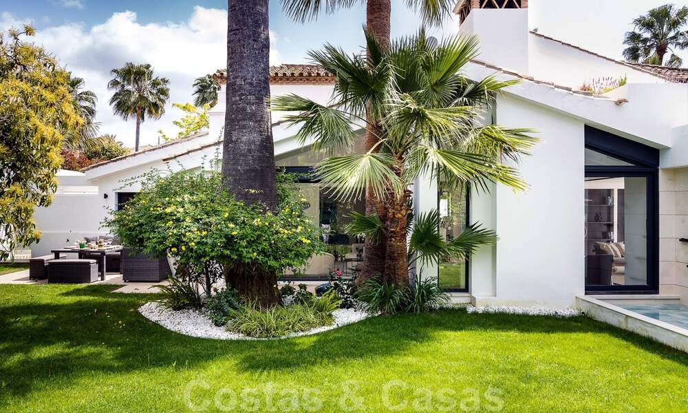 Se vende villa reformada con estilo mediterráneo contemporáneo en la Milla de Oro de Marbella 37385
