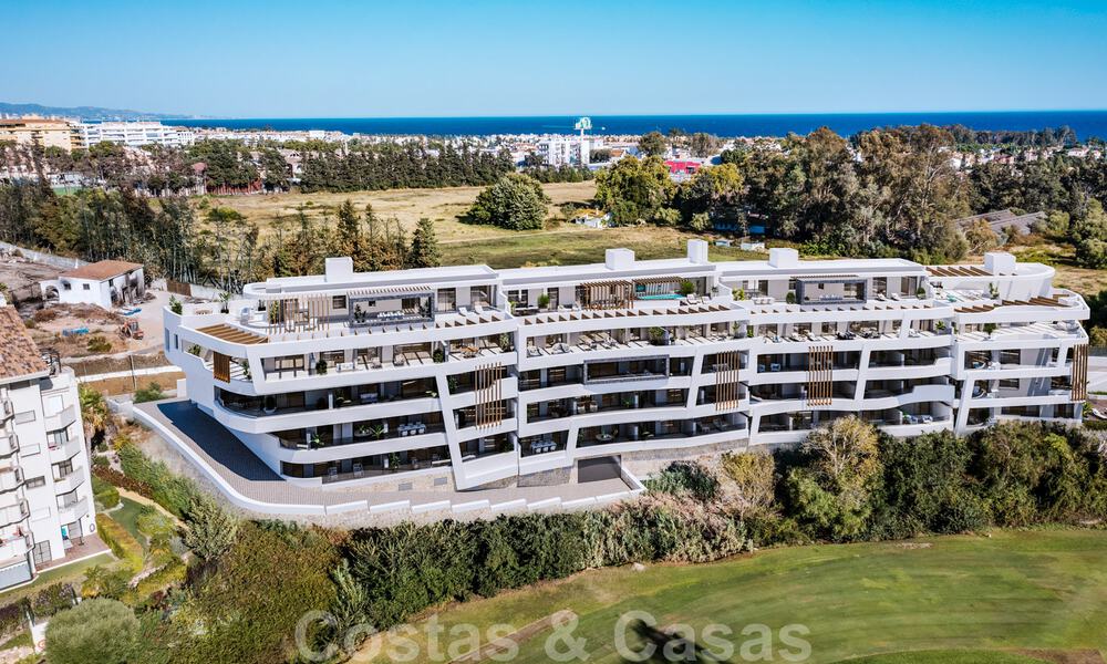 Primera línea de golf, modernos y lujosos apartamentos en venta, a poca distancia de los servicios en Guadalmina y San Pedro en Marbella 37408
