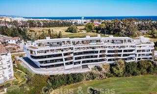 Primera línea de golf, modernos y lujosos apartamentos en venta, a poca distancia de los servicios en Guadalmina y San Pedro en Marbella 37408 