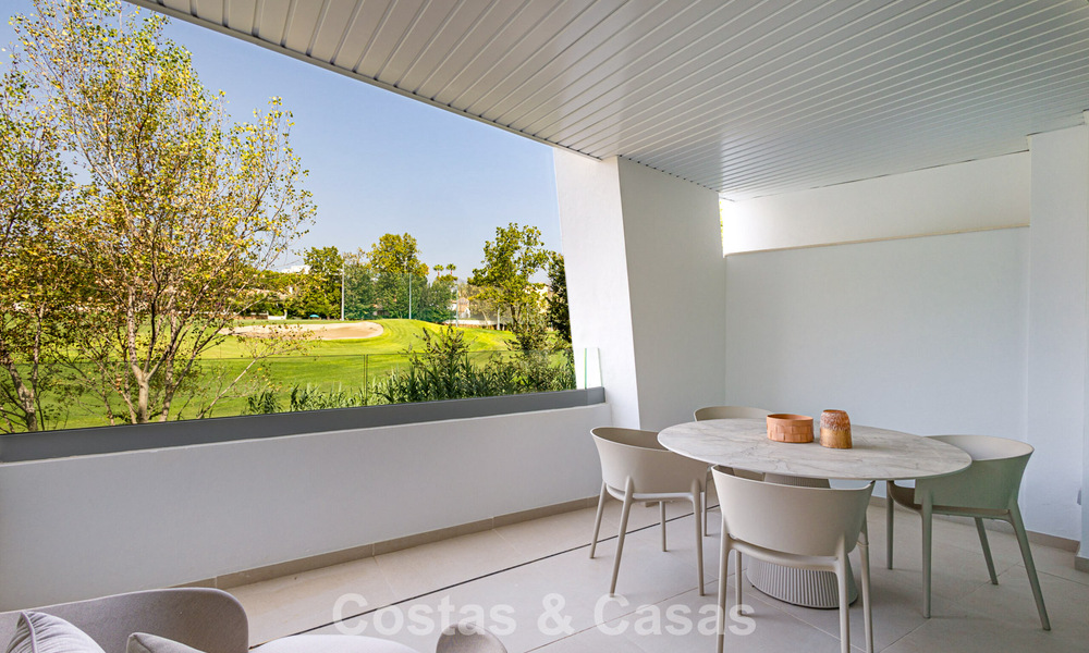 Primera línea de golf, modernos y lujosos apartamentos en venta, a poca distancia de los servicios en Guadalmina y San Pedro en Marbella 806669