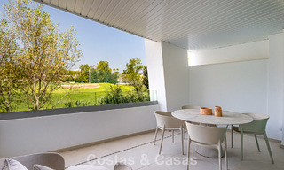 Primera línea de golf, modernos y lujosos apartamentos en venta, a poca distancia de los servicios en Guadalmina y San Pedro en Marbella 806669 