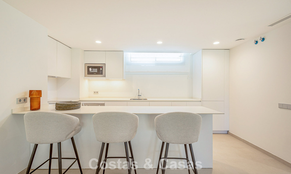 Primera línea de golf, modernos y lujosos apartamentos en venta, a poca distancia de los servicios en Guadalmina y San Pedro en Marbella 806670