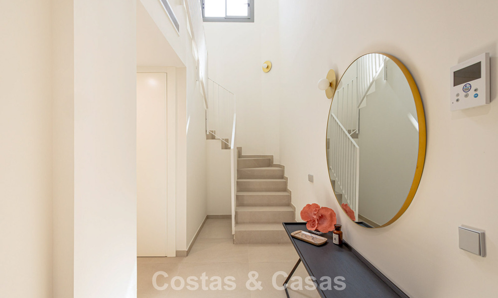 Primera línea de golf, modernos y lujosos apartamentos en venta, a poca distancia de los servicios en Guadalmina y San Pedro en Marbella 806675