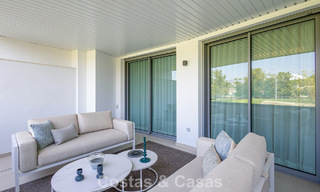 Primera línea de golf, modernos y lujosos apartamentos en venta, a poca distancia de los servicios en Guadalmina y San Pedro en Marbella 806682 