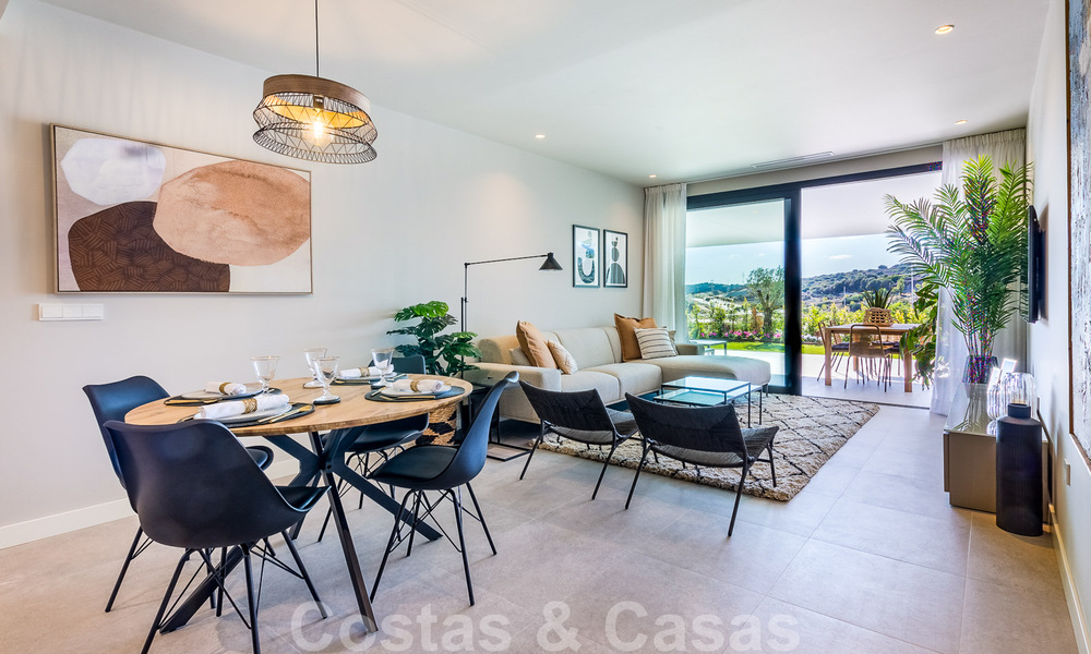 Nueva promoción de apartamentos de lujo en venta con vistas panorámicas al mar y a un campo de golf en Estepona 37411