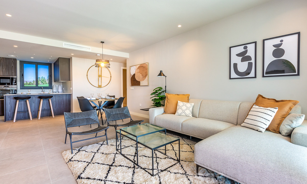 Nueva promoción de apartamentos de lujo en venta con vistas panorámicas al mar y a un campo de golf en Estepona 37416