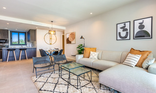 Nueva promoción de apartamentos de lujo en venta con vistas panorámicas al mar y a un campo de golf en Estepona 37416 