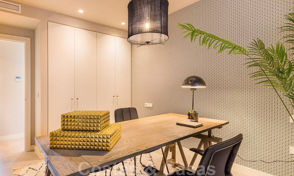 Nueva promoción de apartamentos de lujo en venta con vistas panorámicas al mar y a un campo de golf en Estepona 37426