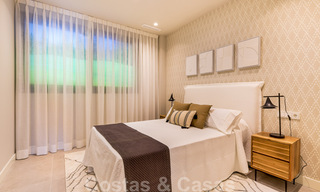 Nueva promoción de apartamentos de lujo en venta con vistas panorámicas al mar y a un campo de golf en Estepona 37429 