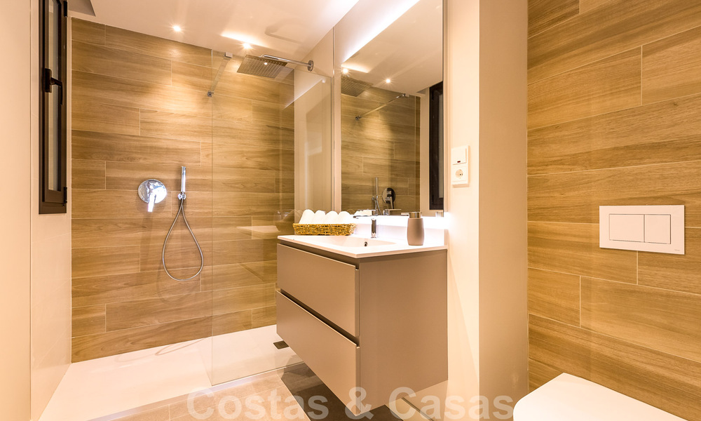 Nueva promoción de apartamentos de lujo en venta con vistas panorámicas al mar y a un campo de golf en Estepona 37432