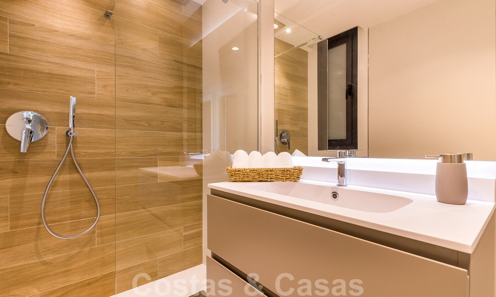 Nueva promoción de apartamentos de lujo en venta con vistas panorámicas al mar y a un campo de golf en Estepona 37433