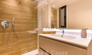 Nueva promoción de apartamentos de lujo en venta con vistas panorámicas al mar y a un campo de golf en Estepona 37433 