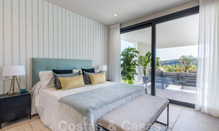 Nueva promoción de apartamentos de lujo en venta con vistas panorámicas al mar y a un campo de golf en Estepona 37435 