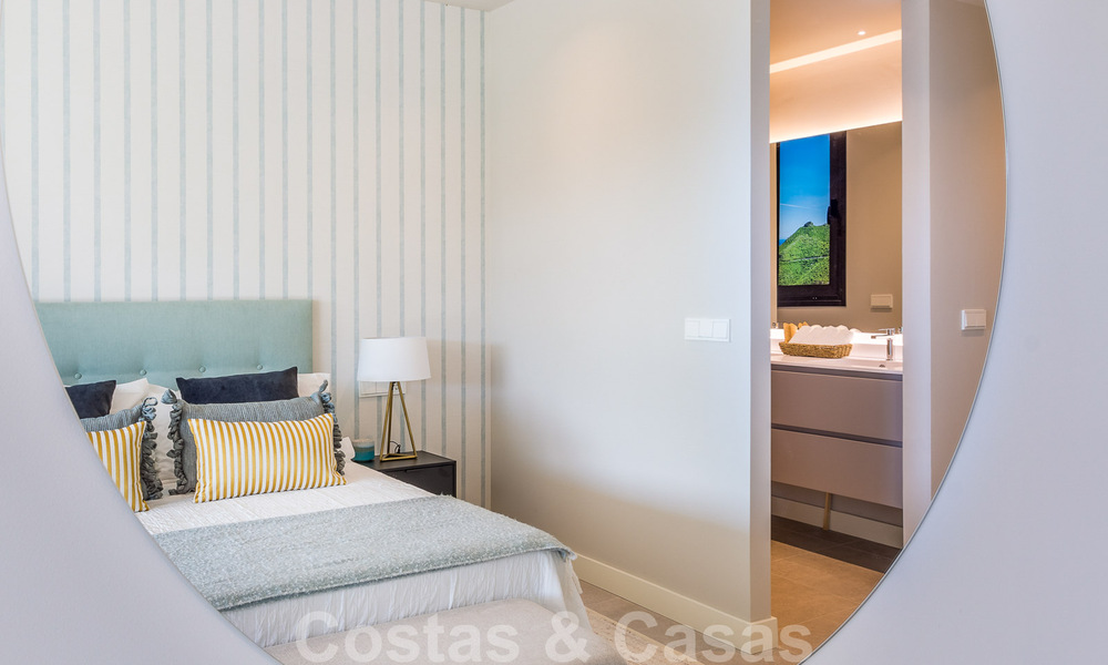 Nueva promoción de apartamentos de lujo en venta con vistas panorámicas al mar y a un campo de golf en Estepona 37437