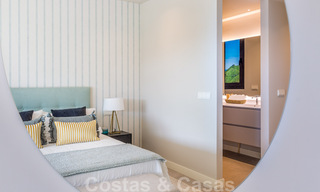 Nueva promoción de apartamentos de lujo en venta con vistas panorámicas al mar y a un campo de golf en Estepona 37437 