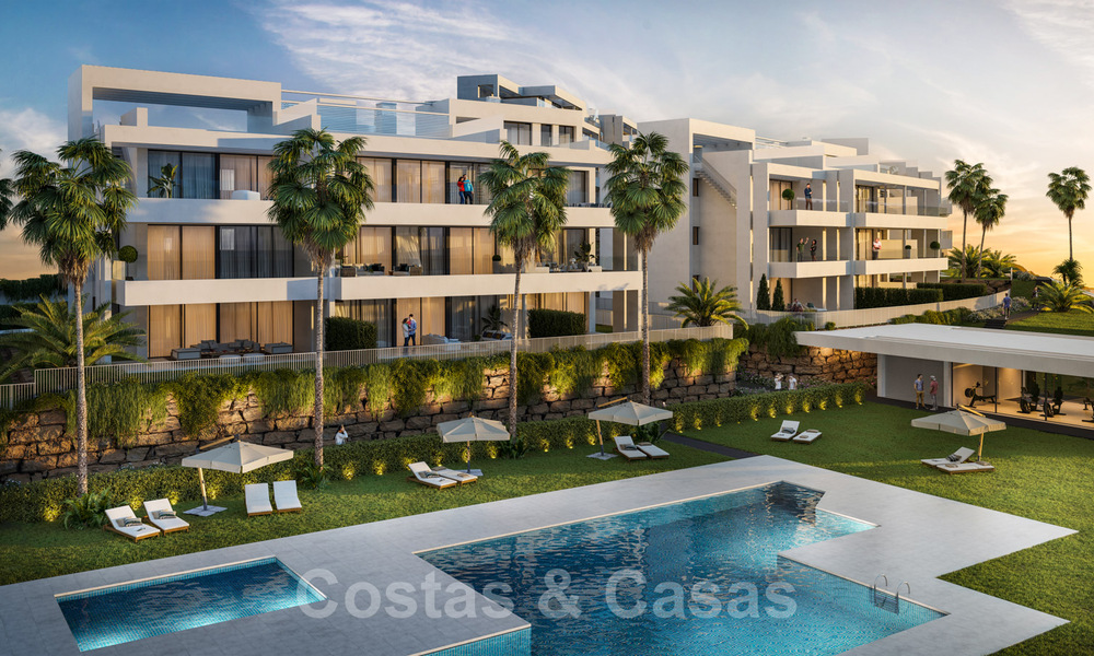 Nueva promoción de apartamentos de lujo en venta con vistas panorámicas al mar y a un campo de golf en Estepona 38002