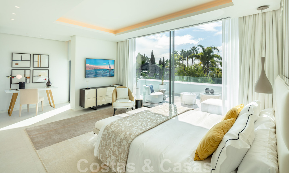 Lista para entrar a vivir, nueva villa de diseño moderno en venta en una urbanización muy solicitada junto a la playa, justo al este del centro de Marbella 37558