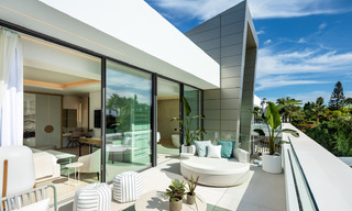 Lista para entrar a vivir, nueva villa de diseño moderno en venta en una urbanización muy solicitada junto a la playa, justo al este del centro de Marbella 37565 