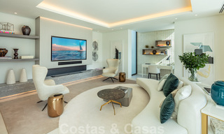 Lista para entrar a vivir, nueva villa de diseño moderno en venta en una urbanización muy solicitada junto a la playa, justo al este del centro de Marbella 37569 