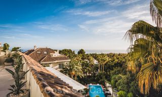 Se vende lujoso ático con vistas al mar en un complejo chic en la Milla de Oro de Marbella 37751 