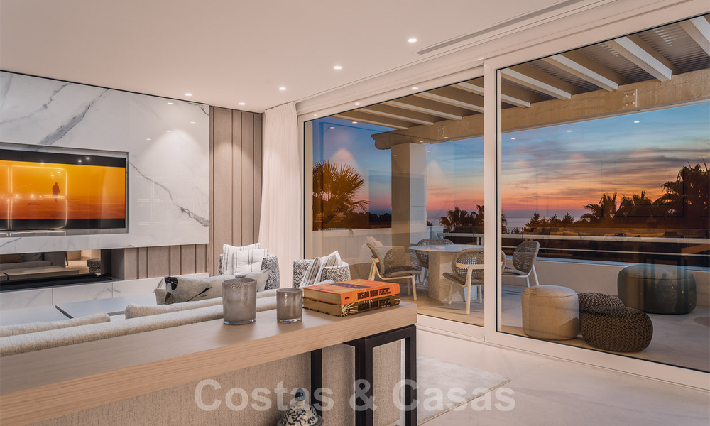 Se vende lujoso ático con vistas al mar en un complejo chic en la Milla de Oro de Marbella 37769