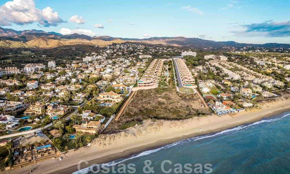 Nueva urbanización frente a la playa. Venta de villas de ultra lujo en primera línea de playa en Marbella 48723