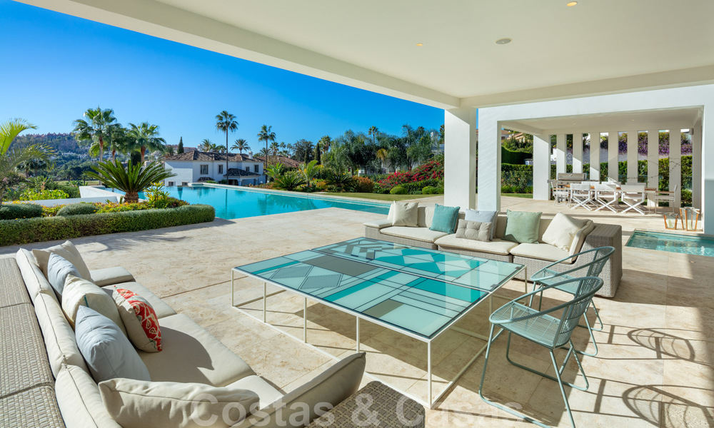 Se vende fenomenal y contemporánea villa de lujo en el centro del Valle del Golf de Nueva Andalucía en Marbella 37909