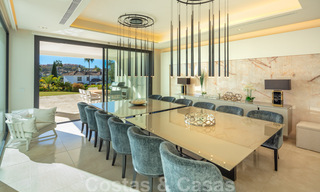 Se vende fenomenal y contemporánea villa de lujo en el centro del Valle del Golf de Nueva Andalucía en Marbella 37911 