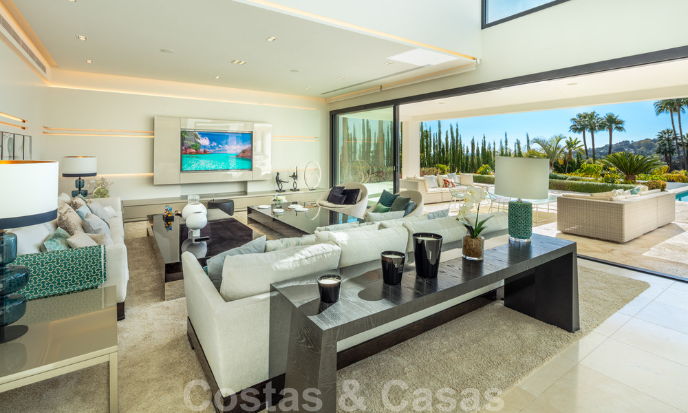 Se vende fenomenal y contemporánea villa de lujo en el centro del Valle del Golf de Nueva Andalucía en Marbella 37914