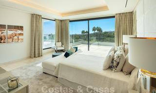 Se vende fenomenal y contemporánea villa de lujo en el centro del Valle del Golf de Nueva Andalucía en Marbella 37928 