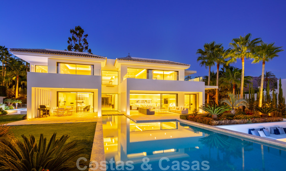 Se vende fenomenal y contemporánea villa de lujo en el centro del Valle del Golf de Nueva Andalucía en Marbella 37942