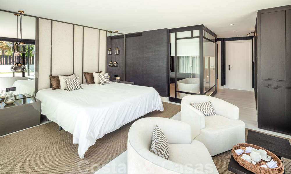 Villa de diseño exclusivo en venta en una zona residencial muy popular en Nueva Andalucía en Marbella, con impresionantes vistas 37944