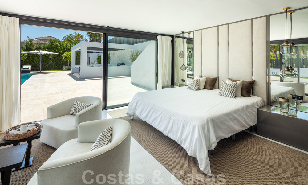 Villa de diseño exclusivo en venta en una zona residencial muy popular en Nueva Andalucía en Marbella, con impresionantes vistas 37946