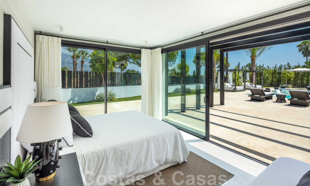 Villa de diseño exclusivo en venta en una zona residencial muy popular en Nueva Andalucía en Marbella, con impresionantes vistas 37947