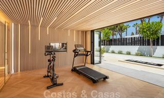 Villa de diseño exclusivo en venta en una zona residencial muy popular en Nueva Andalucía en Marbella, con impresionantes vistas 37955 