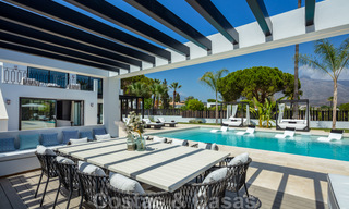 Villa de diseño exclusivo en venta en una zona residencial muy popular en Nueva Andalucía en Marbella, con impresionantes vistas 37963 