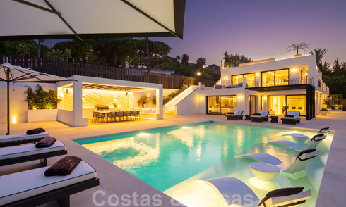 Villa de diseño exclusivo en venta en una zona residencial muy popular en Nueva Andalucía en Marbella, con impresionantes vistas 37974