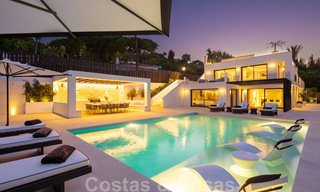 Villa de diseño exclusivo en venta en una zona residencial muy popular en Nueva Andalucía en Marbella, con impresionantes vistas 37974 