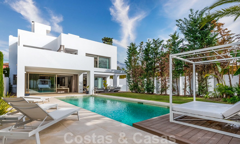 Se vende villa de diseño moderno, llave en mano, en segunda línea de playa en la Milla de Oro - Marbella 37978