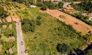 Parcela con proyecto y con licencia para un majestuosa y contemporánea villa mediterránea de lujo en venta con impresionantes vistas al mar en la exclusiva Cascada de Camoján en Marbella 38067 