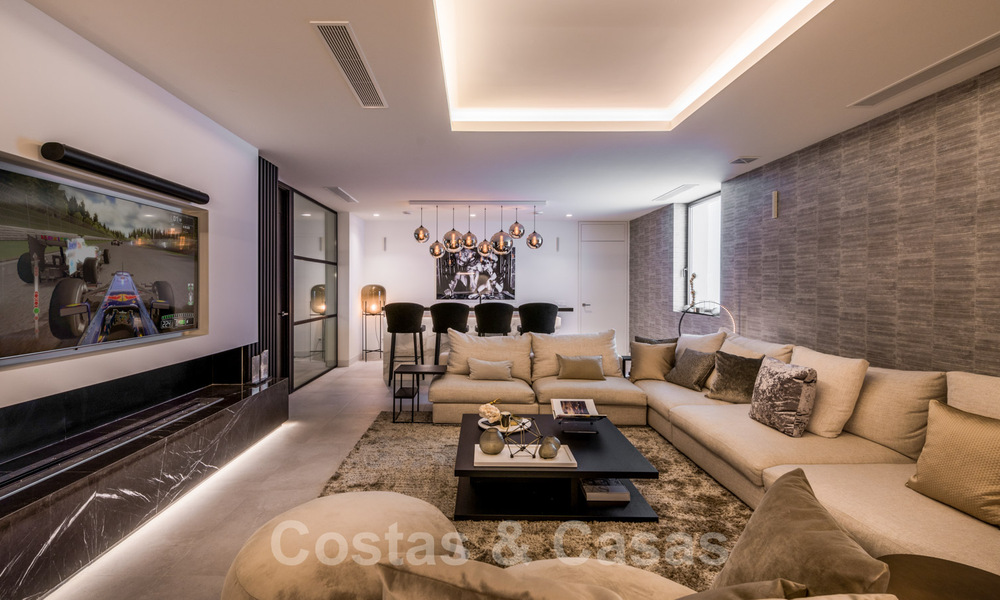 Villa de lujo en venta lista para entrar a vivir con impresionantes vistas al golf, en una prestigiosa zona en Benahavis - Marbella 38120