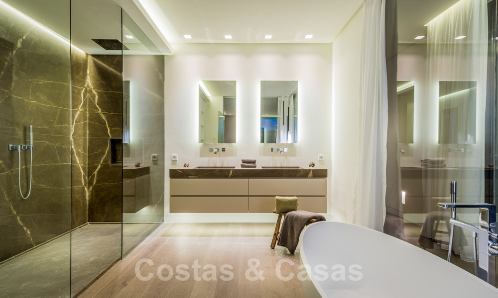 Villa de lujo en venta lista para entrar a vivir con impresionantes vistas al golf, en una prestigiosa zona en Benahavis - Marbella 38121